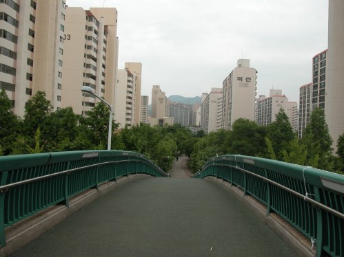 udm14-a-typycal-seul-suburb