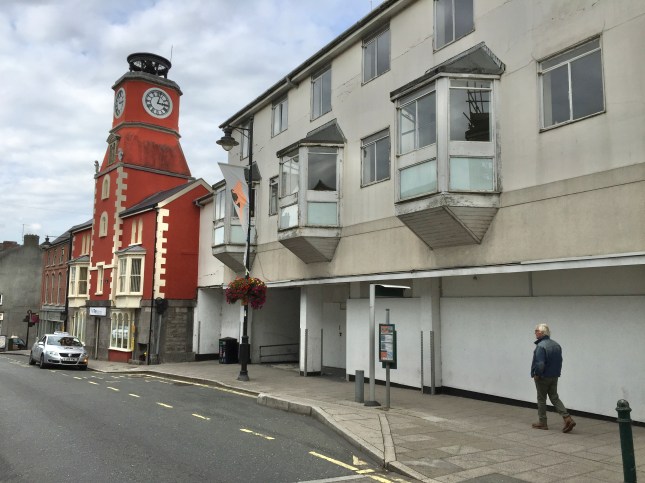 While a few retail uses still hang-on on this high street, much of it is abandoned with the remaining retail interspersed with residential